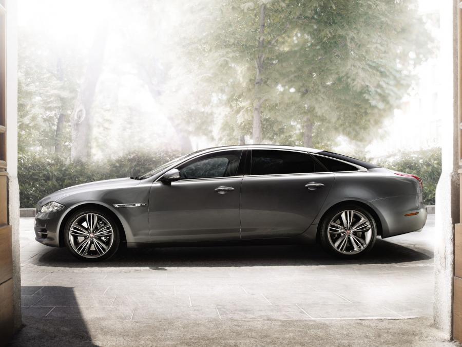  Jaguar XJ Sentinel 2010 года  (фото 4 из 7)